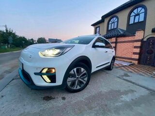 2021 Kia Niro I Рестайлинг, белый, 3299000 рублей, вид 3