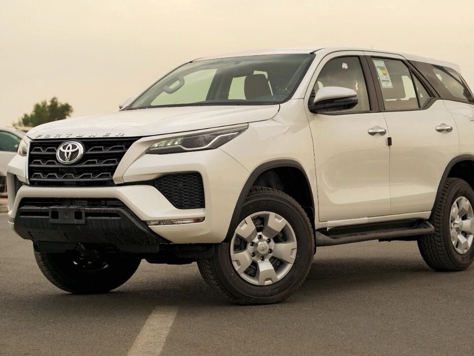 Открыть фотографии: Toyota Fortuner II Рестайлинг