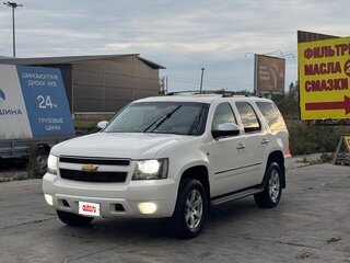 2013 Chevrolet Tahoe 6AT III, белый, 2000000 рублей, вид 1