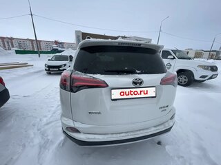 2017 Toyota RAV4 IV (XA40) Рестайлинг, белый, 2500000 рублей, вид 1
