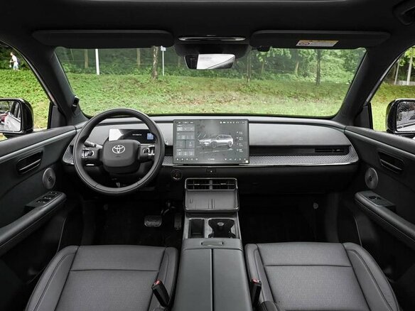 2026 Toyota bZ3X 58.3 kWh, серебристый, 2789000 рублей - вид 7
