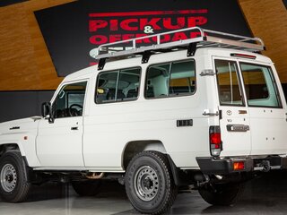2025 Toyota Land Cruiser 78 70 Series Рестайлинг 2, белый, 9900000 рублей, вид 4