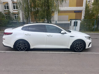 2019 Kia Optima IV Рестайлинг, белый, 1900000 рублей, вид 3
