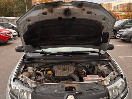 2014 Renault Logan II, серебристый, 900000 рублей, вид 3