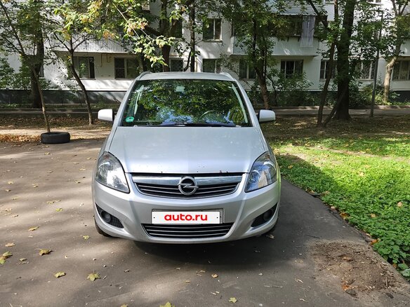2013 Opel Zafira B Рестайлинг, серебристый, 610000 рублей - вид 1