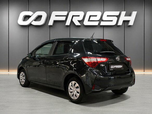 2017 Toyota Vitz III (XP130) Рестайлинг 2, чёрный, 950000 рублей - вид 1