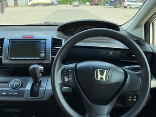 2009 Honda Freed I, белый, 900000 рублей, вид 3