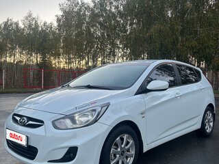 2013 Hyundai Solaris I, белый, 800000 рублей, вид 1