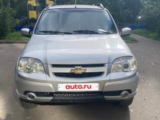 2012 Chevrolet Niva I Рестайлинг, серебристый, 570000 рублей, вид 1