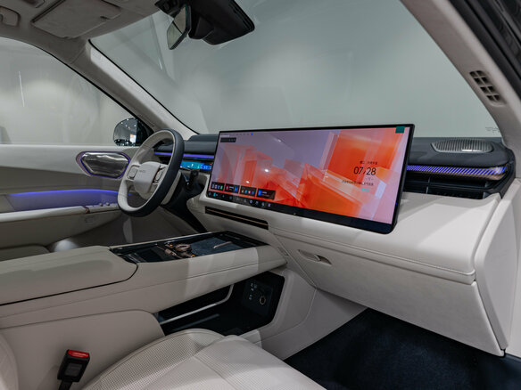 2026 Lynk & Co 900, чёрный - вид 9
