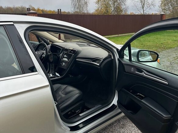 2019 Ford Fusion (North America) II Рестайлинг, серебристый, 2000000 рублей - вид 12