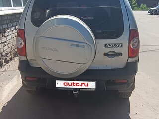 2011 Chevrolet Niva I Рестайлинг, серебристый, 335000 рублей, вид 2