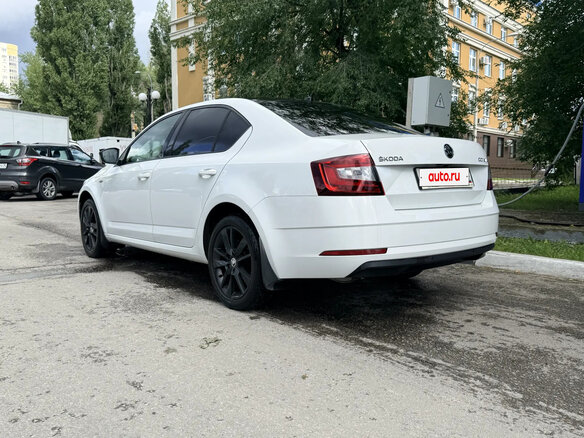 2019 Skoda Octavia III (A7) Рестайлинг, белый, 2100000 рублей - вид 7
