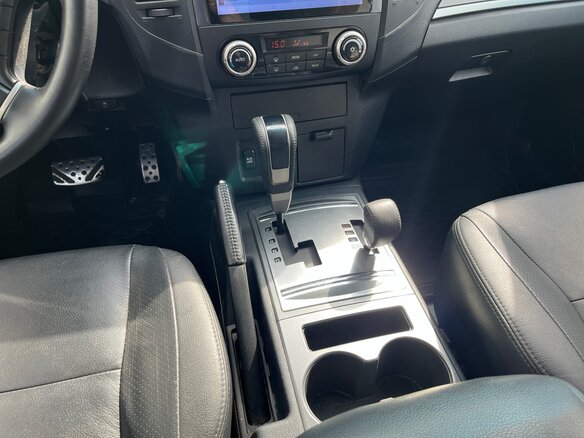 2011 Mitsubishi Pajero IV Рестайлинг 1, коричневый, 2000000 рублей - вид 26