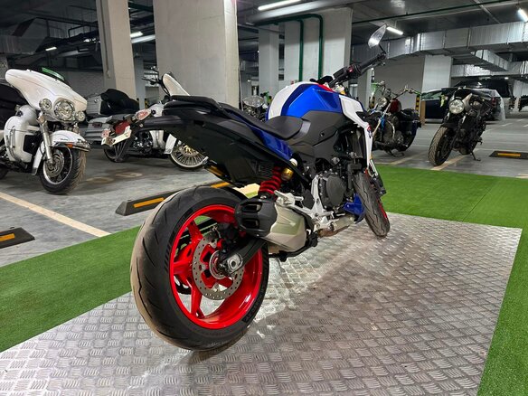 2024 BMW F 900 R, синий, 1150000 рублей - вид 23