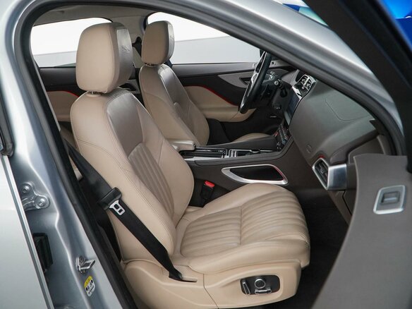 2017 Jaguar F-Pace I, серый, 3399077 рублей - вид 7