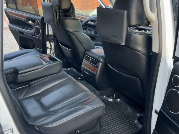 2019 Lexus LX 570 III Рестайлинг 2, белый, 9999999 рублей - вид 8