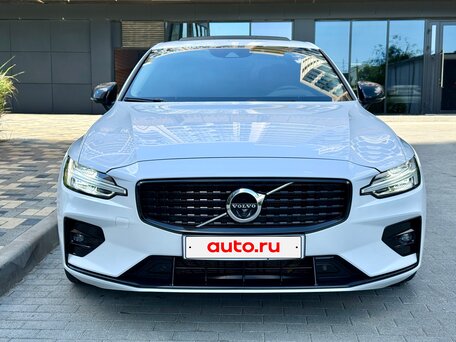 2022 Volvo S60 III, белый, 2650000 рублей, вид 2