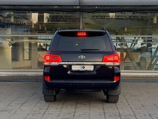 2020 Toyota Land Cruiser 200 Series Рестайлинг 2, чёрный, 4999000 рублей, вид 3