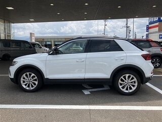 2023 Volkswagen T-Roc I Рестайлинг, белый, 1900678 рублей, вид 4