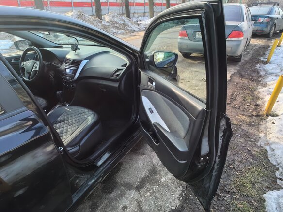 2014 Hyundai Solaris I, чёрный, 720000 рублей - вид 5