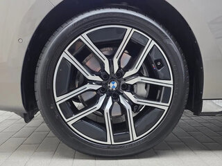 2025 BMW 7 серии 740d xDrive VII (G70), серебристый, 14700000 рублей, вид 5
