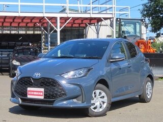 2024 Toyota Yaris IV, серый, 1300004 рублей, вид 1
