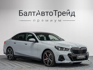 2025 BMW 5 серии 540d xDrive VIII (G60/G61/G68), серый, 12989000 рублей, вид 5
