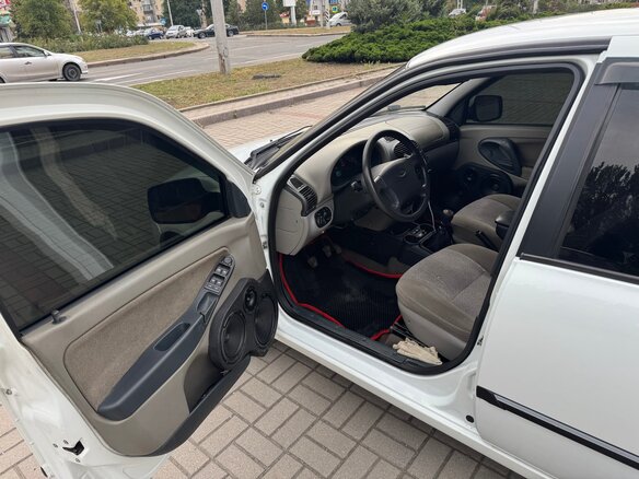2010 Lada (ВАЗ) Kalina I, белый, 400000 рублей - вид 5