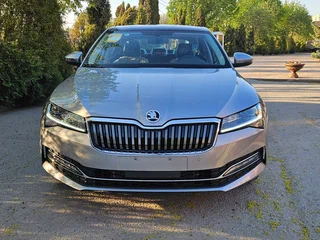 2025 Skoda Superb III Рестайлинг, серый, 2999000 рублей, вид 2