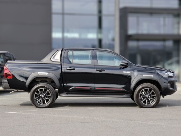 2026 Toyota Hilux VIII Рестайлинг 3, чёрный, 9000000 рублей - вид 6