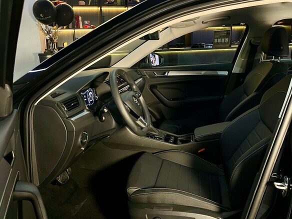 2025 Skoda Superb III Рестайлинг, чёрный, 3100000 рублей - вид 18