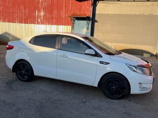 2012 Kia Rio 5-speed III, белый, 625000 рублей, вид 3