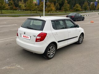 2011 Skoda Fabia II Рестайлинг, белый, 620000 рублей, вид 5