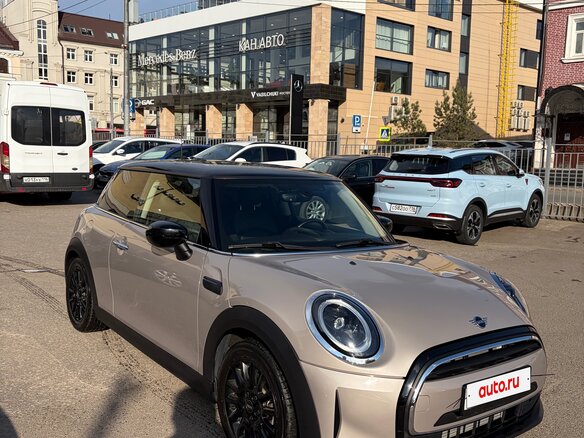 2021 Mini Hatch Cooper III (F55/F56) Рестайлинг 2, серый, 2600000 рублей - вид 2
