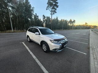 2016 Mitsubishi Outlander III Рестайлинг 2, белый, 1470000 рублей, вид 1