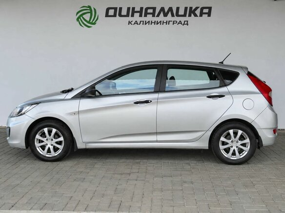 2012 Hyundai Solaris I, серебристый, 825000 рублей - вид 1