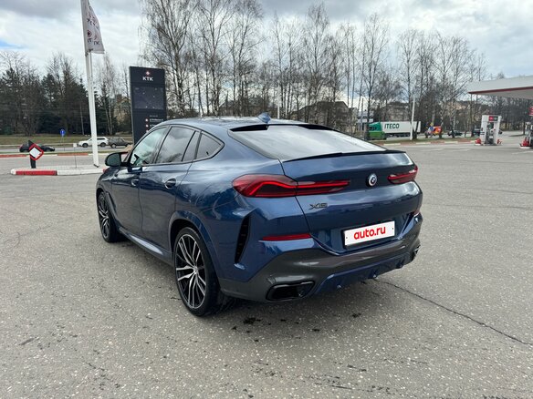 2021 BMW X6 40d III (G06), синий, 9500000 рублей - вид 8