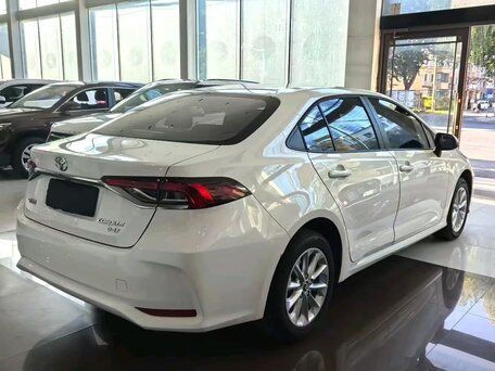 2023 Toyota Corolla XII (E210), белый, 1990000 рублей, вид 3