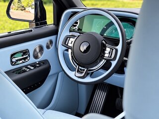 2025 Rolls-Royce Cullinan Black Badge I Рестайлинг (Series II), чёрный, 67000000 рублей, вид 4