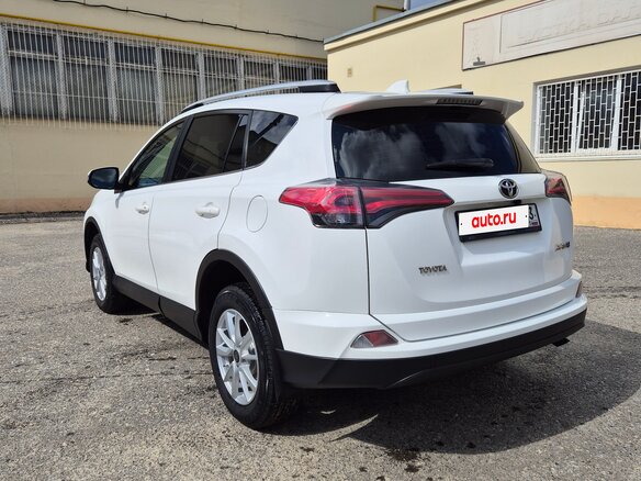 2018 Toyota RAV4 IV (XA40) Рестайлинг, белый, 2360000 рублей - вид 2