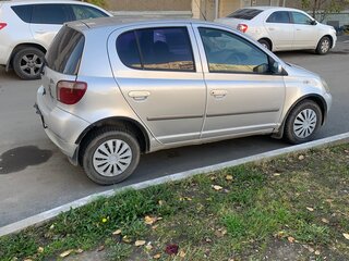 1999 Toyota Vitz I (P10), белый, 235000 рублей, вид 3