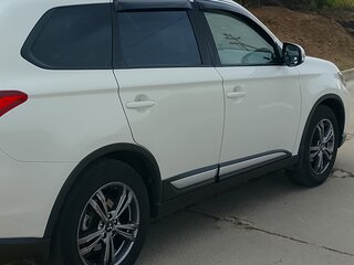2018 Mitsubishi Outlander III Рестайлинг 3, белый, 1820000 рублей, вид 2