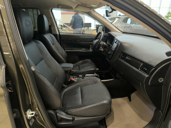 2017 Mitsubishi Outlander III Рестайлинг 2, коричневый, 2250000 рублей - вид 10