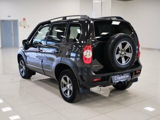 2017 Chevrolet Niva I Рестайлинг, коричневый, 846000 рублей, вид 4