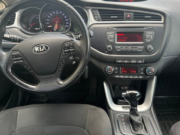 2018 Kia Ceed II Рестайлинг, белый, 1172000 рублей - вид 4