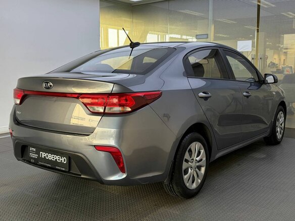 2018 Kia Rio IV, серый, 1470000 рублей - вид 4