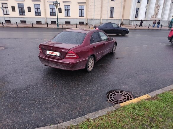 2005 Mercedes-Benz C-Класс 240 II (W203) Рестайлинг, красный, 509000 рублей - вид 4