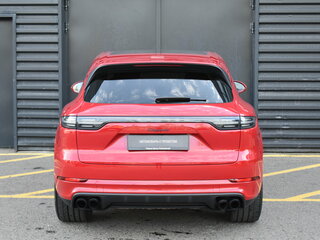 2021 Porsche Cayenne III, красный, 8990000 рублей, вид 4