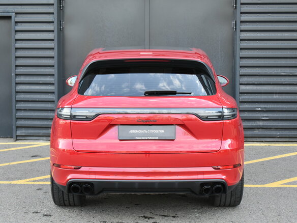 2021 Porsche Cayenne III, красный, 8990000 рублей - вид 3